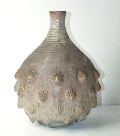 Charles GREBER Charles GREBER

Important vase en grès à décor de coquillages appliqués,...