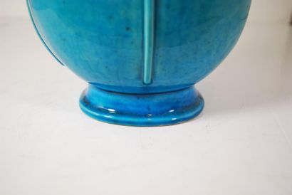 null Dans le goût de Théodore Deck

Vase amphore en faïence vernissée bleu turquoise.

H....