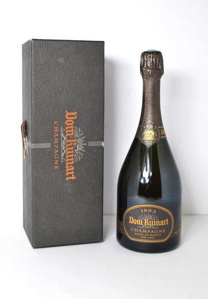 null Une bouteille de Champagne Dom Ruinard dans sa boîte.