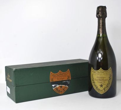 null Une bouteille de Champagne Dom Perignon, 1982.
