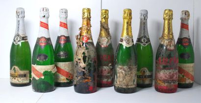 null Ensemble de 9 bouteilles comprenant :

- 3 Champagne, 		Cordon rouge	, 		Mumm,...