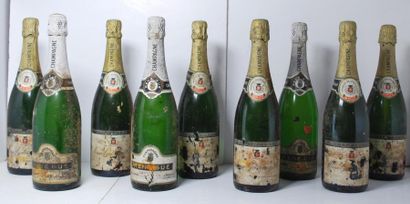 null Ensemble de 12 bouteilles comprenant :

- 3 Champagne		, Blanc de blancs, René...