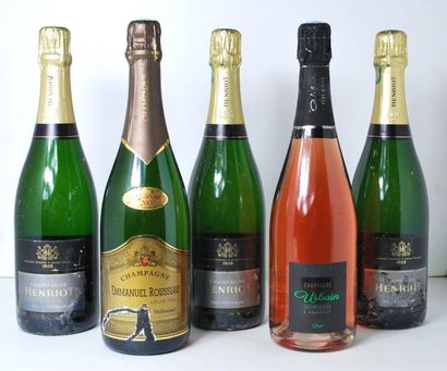 null Ensemble de 10 bouteilles comprenant :

- 4 Champagne		, Brut Souverain	, 		Henriot,...