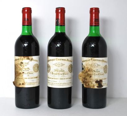 null Trois bouteilles de Cheval Blanc, 1er GCC, 1976, Saint-Emilion, rouge (étiquettes...