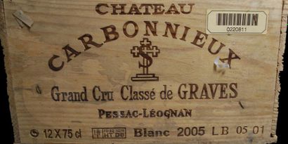 null 9 	bouteilles de 	Château Carbonnieux, 	2005, 	Pessac Leognan, 	blanc		.