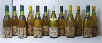 null Ensemble de 12 bouteilles comprenant :

- 3	 Mâcon			, Château de Berzé, 	1970	,...
