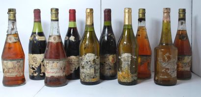null Ensemble de 12 bouteilles comprenant :

- 2 	Jura, 				1990, 		blanc.

- 1	...