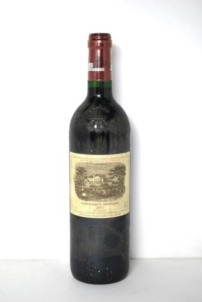 null Une bouteille de Château Lafite Rothshild 2002, 1er GCC Pauillac