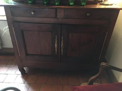 null Buffet ouvrant par deux vantaux et deux tiroirs, en bois naturel.
XVIIIe siècle.
Dim. :...