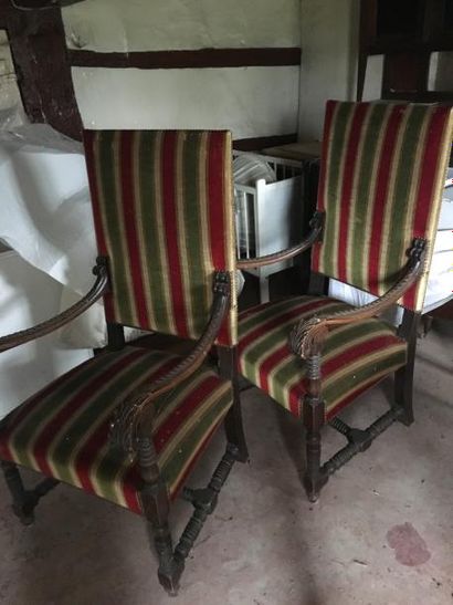 null Paire de fauteuils de style Louis XIII, garniture en tissu en velours rayé vert...