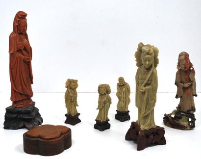 null Lot de 6 statuettes asiatiques en pierres dures 



Dim. : (sans ocle) de 8...