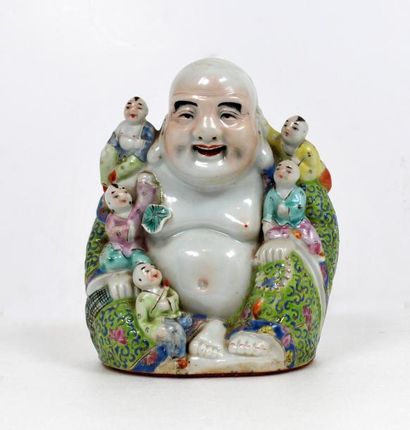 null Bouddha en porcelaine émaillé. 



Travail asiatique. 



H. : 15,5 cm.