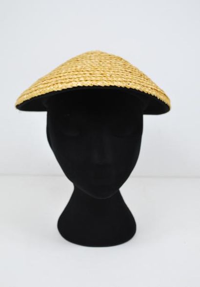 ORCEL Gilbert d’ORCEL Paris.



Bibi "chapeau chinois". 



Made in France. 



Circa...