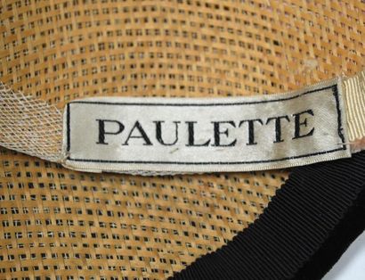 PAULETTE PAULETTE Paris 



Bibi en velours noir et rose orné des plumes noires.



Circa...
