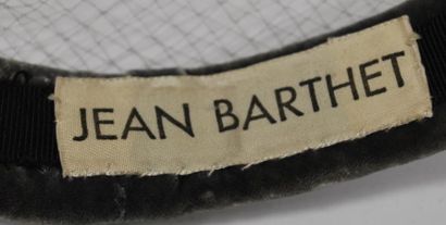 Jean BARTHET Jean BARTHET.



Bibi en velours gris et maille argenté avec voilette.



Circa...