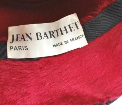 Jean BARTHET Jean BARTHET Paris. 



Chapeau en feutre rouge.



Made in France....