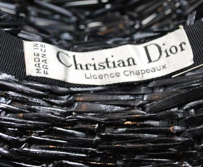 CHRISTIAN DIOR CHRISTIAN DIOR. 



Large capeline de paille noire.



Made in Fr...