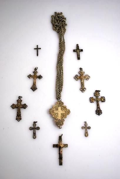 null Ensemble en argent de dix croix en pendentif et une chaine. 



Fin du XIXe,...