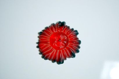 SÈVRES Pendentif en cristal de Sèvres. 



Diam.: 6 cm