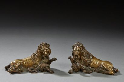 null Lions aux serpents
Ensemble de deux bronzes d'ornementation.
Epoque XIXe siècle.
L.:...