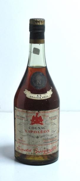 null Une bouteille de Cognac Leopold Brugerolle, Napoléon Aigle Rouge, "N" Impér...