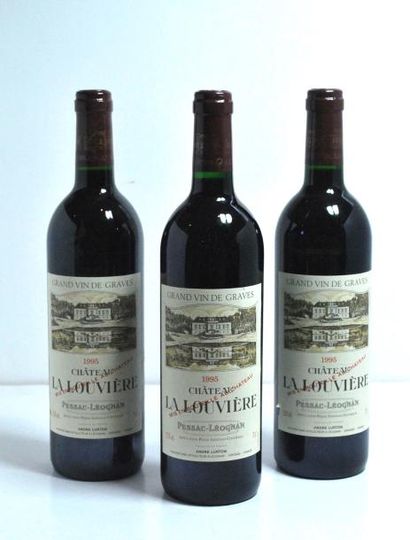 null Trois bouteilles de Château La Louvière, Pessac-Léognan, 1995.