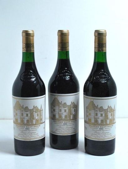null Trois bouteilles de Château Haut-Brion, 1er GCC de Graves, Pessac-Léognan, ...