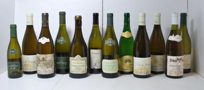 null Ensemble de 12 bouteilles comprenant :

- Une bouteille de Chablis, 1er cru...