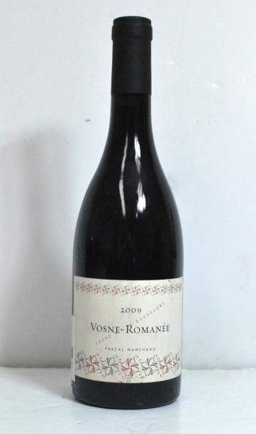 null Une bouteille de Vosne Romanée, Domaine Pascal Marchand, 2009.