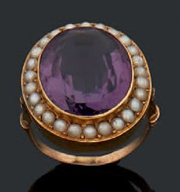 null Bague en alliage d'or jaune 18K (750) ornée d'une améthyste ovale entourée de...