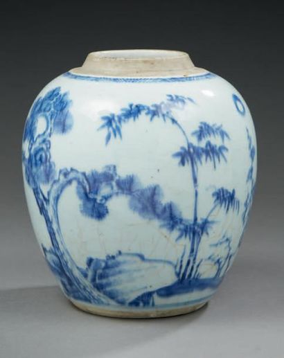 CHINE Vase ovoïde, dit pot à gingembre, en porcelaine, décoré en bleu sous couverte...