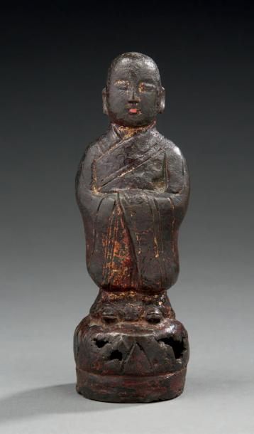 CHINE 
Figurine en bronze à patine brun vert, représentant un moine debout en méditation.
Dynastie...