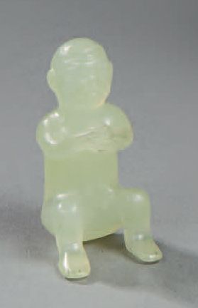 CHINE 
Figurine en jade clair sculpté représentant un Hoho.
XXe siècle.
H.: 5,4 ...