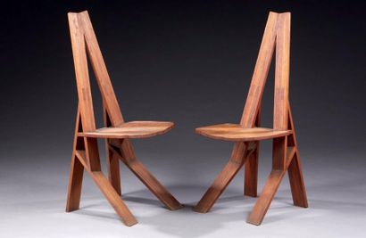 Pierre CHAPO (1927-1986) 
Paire de chaises modèle S45 dite Chlacc Bois.
Structure...