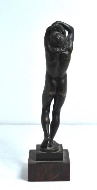 null Statuette d'homme en bronze dans le goût du XVIIe siècle._x000D_

H. : 25 c...