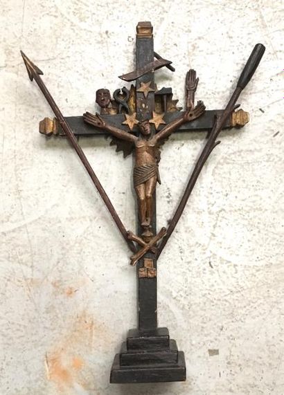 null Crucifix en bois sculpté polychrome._x000D_

XVIIIe siècle_x000D_

H. : 65 ...