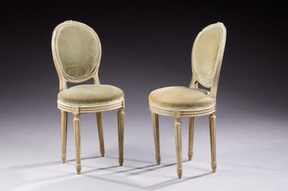 null Paire de chaises de style Louis XVI.