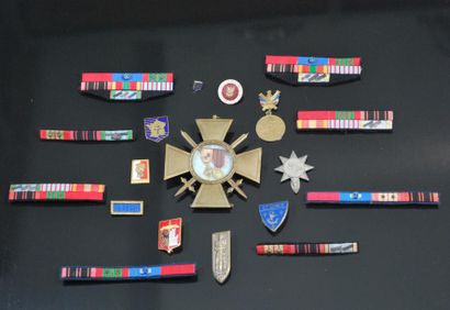 null Ensemble de médailles et barrettes militaires XXe siècle.