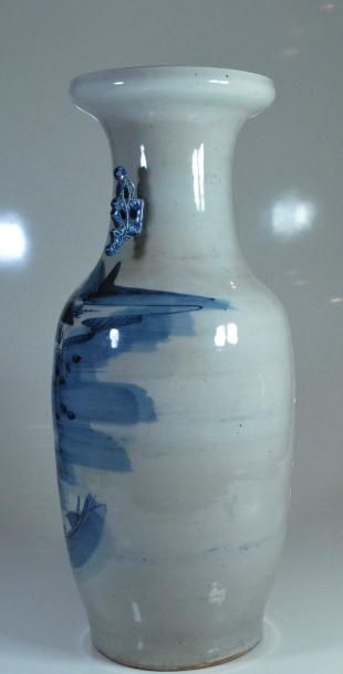 null Chine _x000D_

Important vase en porcelaine en blanc bleu. _x000D_

Travail...