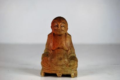 null Bouddha en pierre dure._x000D_

Travail asiatique._x000D_

H. : 8 cm.