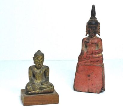 null Ensemble de deux bouddhas en bois._x000D_

Travail asiatique._x000D_

H. : 10,5...