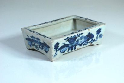 null Chine _x000D_

Lave-pinceaux quadrangulaire en porcelaine blanc bleu à décor...
