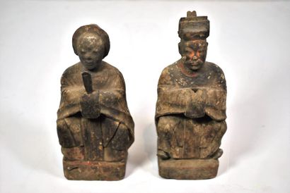null Deux sculptures en bois figurant deux personnages priant. _x000D_

Travail asiatique._x000D_

H....