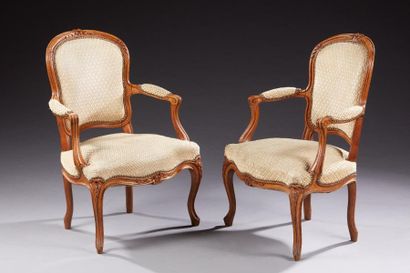 null Paire de fauteuils, garniture tissu à losange.
Epoque Louis XV.