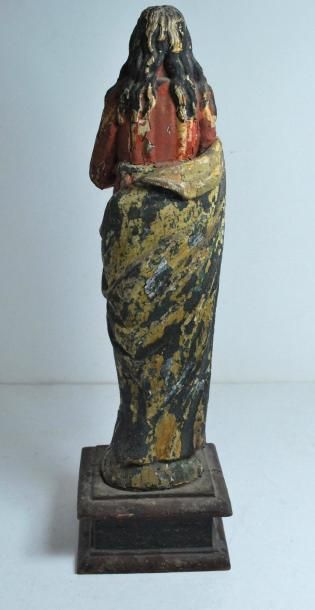 null Sainte Agathe en bois sculpté polychrome.
XVIIIe 
(accident)
H. : 41 cm.