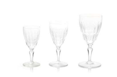 null BACCARAT
Bel ensemble de verres en cristal comprenant : 
- Sept grands verres....