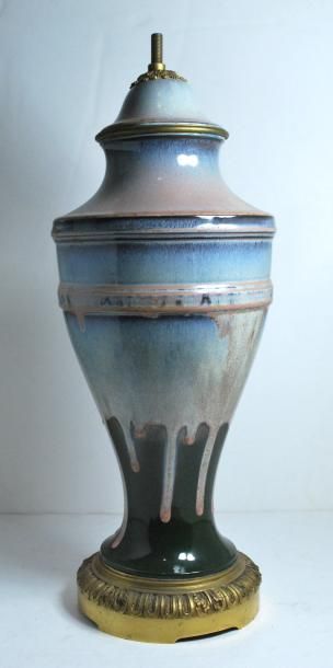 null PILLIVUYT (MANUFACTURE) & ALPHONSE LOUCHET (BRONZIER) 
Pied de lampe, vase balustre...