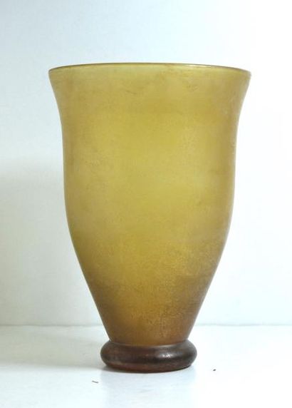 null Une coupe et un vase en verre.
Travail moderne
H. : 27 cm (vase)
Diam. : 39...