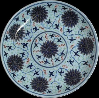 null Coupe en porcelaine à décor de fleurs bleues.
XIXe 
Marque de Kangxi // Marque...