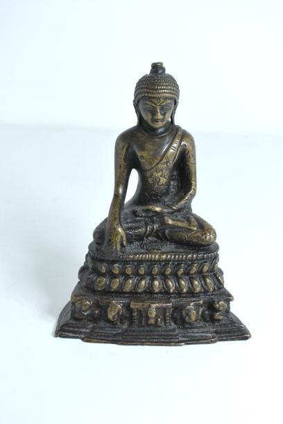 null Bouddha en bronze.
H. : 12,3 cm.